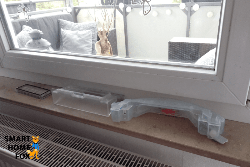The water tank dries on the windowsill